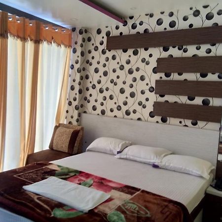 Hotel Rajmahal ธาราพิธ ภายนอก รูปภาพ