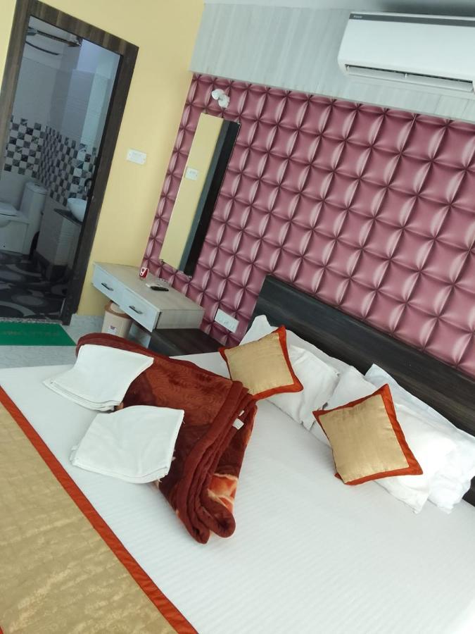 Hotel Rajmahal ธาราพิธ ภายนอก รูปภาพ